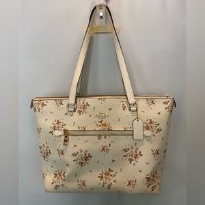 Beautiful Coach tote - like New